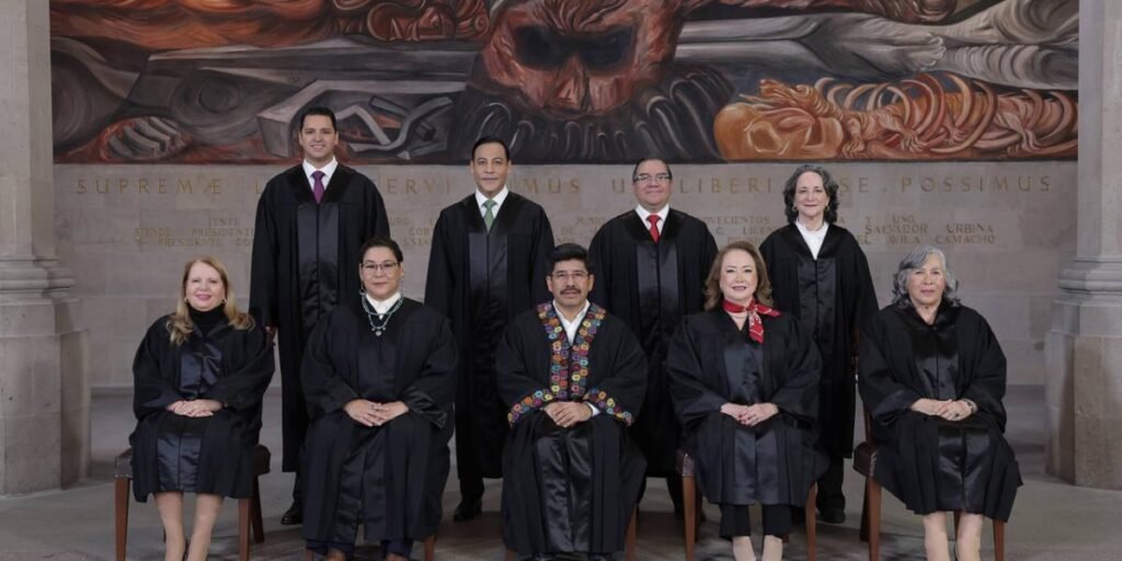 México inicia 'nueva era' en el Poder Judicial; ministros, magistrados y jueces electos asumen cargos